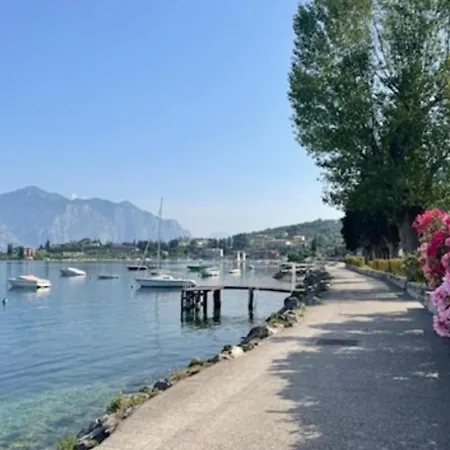 Urlaub Auf Dem Boot In Malcesine Am Gardasee Hotel en barco *