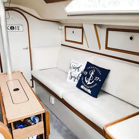 Bateau-hôtel Urlaub Auf Dem Boot In Malcesine Am Gardasee *