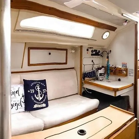 Urlaub Auf Dem Boot In Malcesine Am Gardasee * Navene
