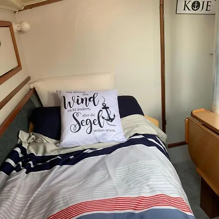 Urlaub Auf Dem Boot In Malcesine Am Gardasee Bateau-hôtel Navene