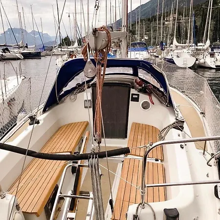 Bateau-hôtel Urlaub Auf Dem Boot In Malcesine Am Gardasee Navene