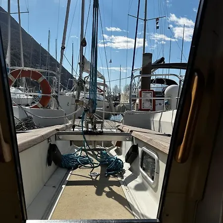 Urlaub Auf Dem Boot In Malcesine Am Gardasee * Navene