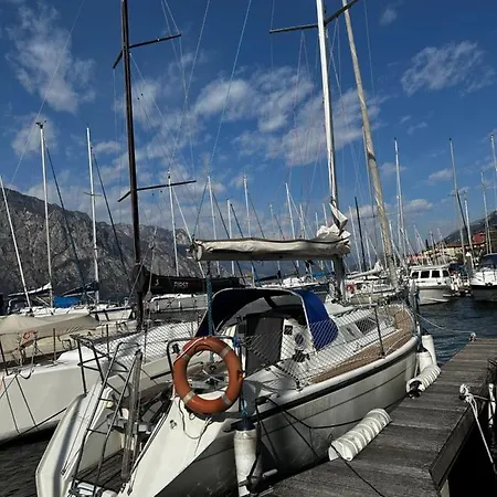 Urlaub Auf Dem Boot In Malcesine Am Gardasee *