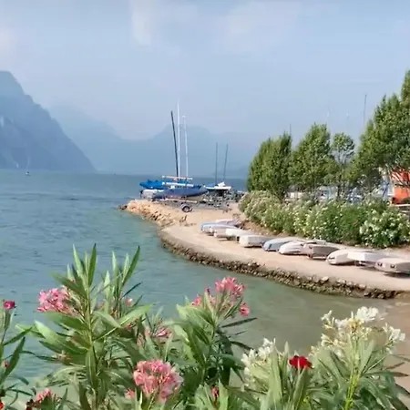 Urlaub Auf Dem Boot In Malcesine Am Gardasee Bateau-hôtel *