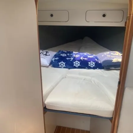 Urlaub Auf Dem Boot In Malcesine Am Gardasee Bateau-hôtel Navene