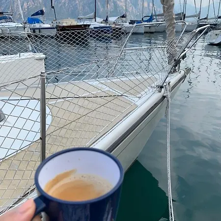 Urlaub Auf Dem Boot In Malcesine Am Gardasee