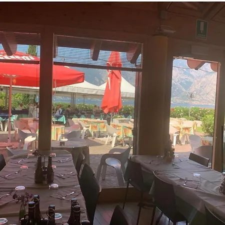 Urlaub Auf Dem Boot In Malcesine Am Gardasee *