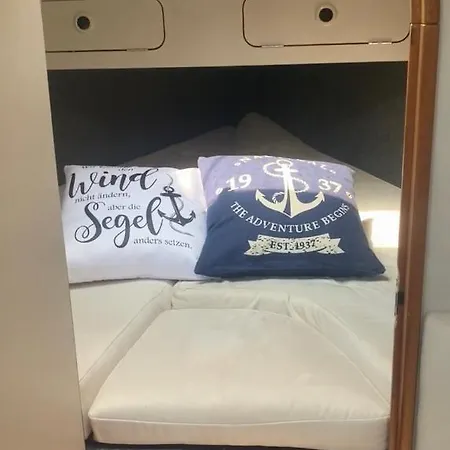 Urlaub Auf Dem Boot In Malcesine Am Gardasee